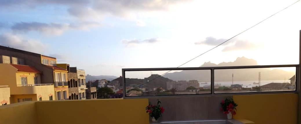 Basic Hotel Mindelo Bagian luar foto