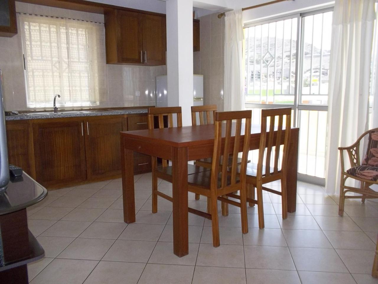 Basic Hotel Mindelo Bagian luar foto